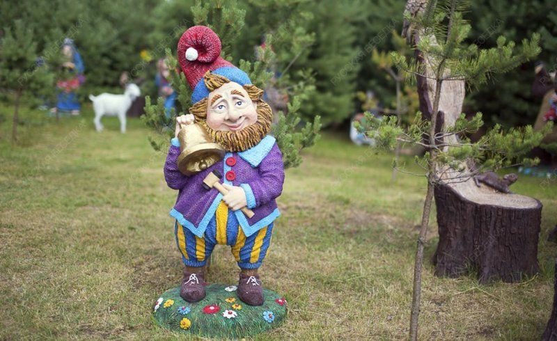 Садовая фигура Гном с колокольчиком