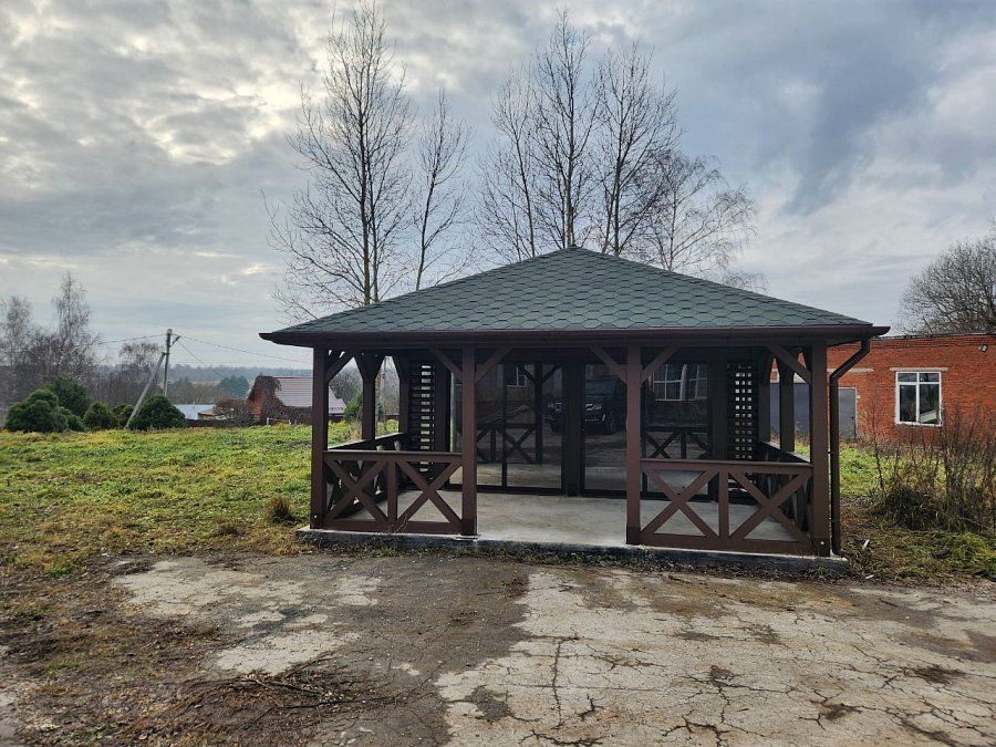 Закрытая беседка Клима